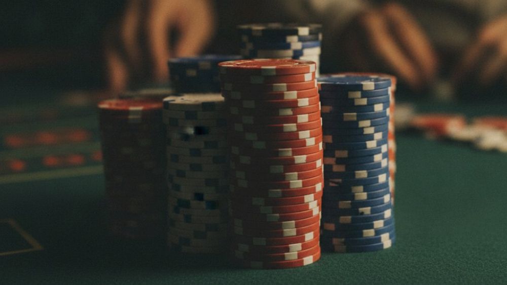 Cách chơi poker Texas Hold'em từ A đến Z cho người mới 2026